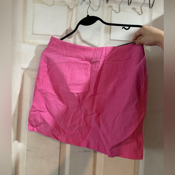 Pink mini skirt - Picture 3 of 3
